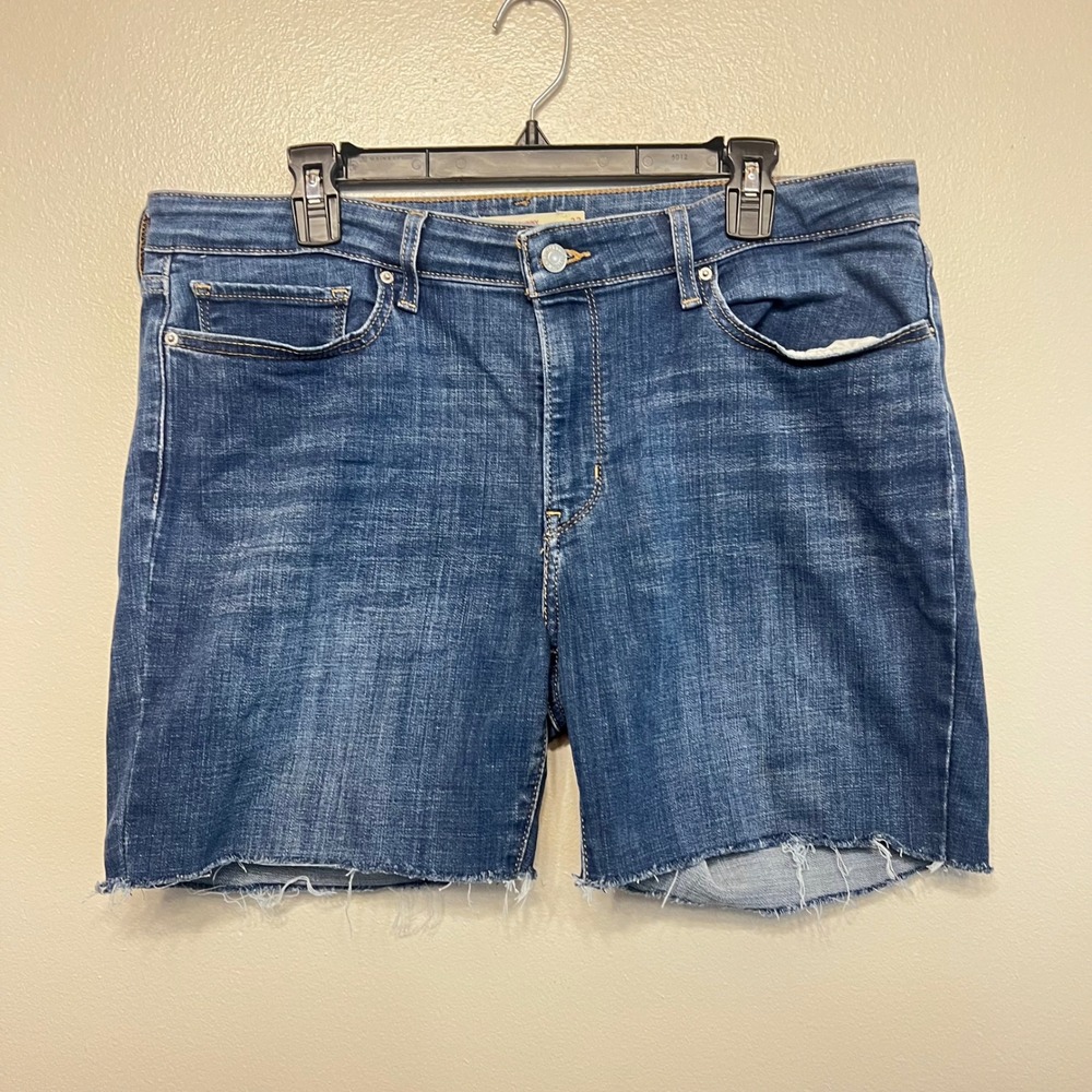 Levis 711 Skinny Denim Shorts Medium Wash Raw Hem Blue Womens Size 33